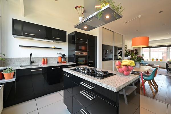 Medium property photo - Van Weede Van Dijkveldstraat 13B, 2582 KP Den Haag